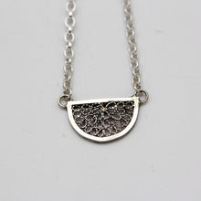 Load image into Gallery viewer, Collier - Demi lune
