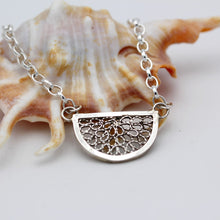 Load image into Gallery viewer, Collier - Demi lune
