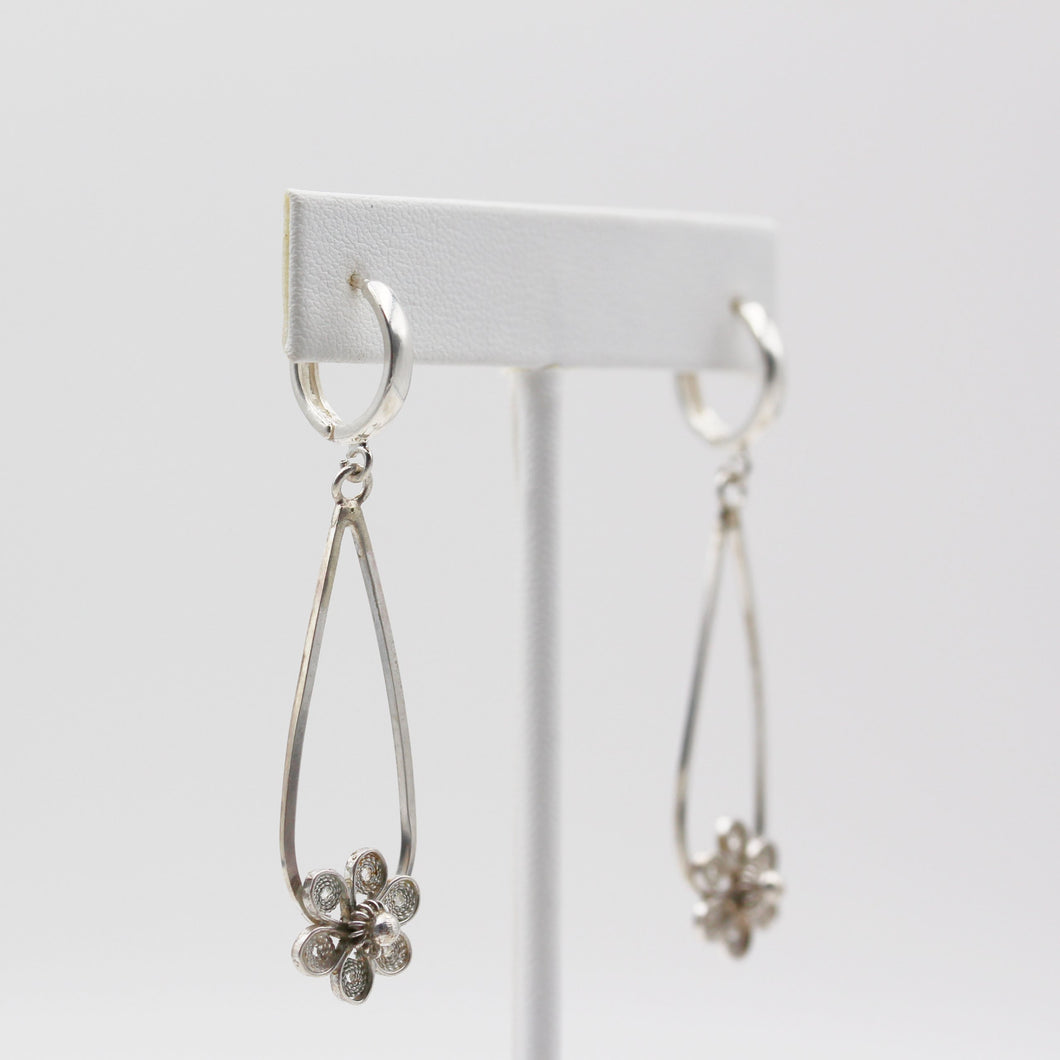 Earrings - Hanging flower