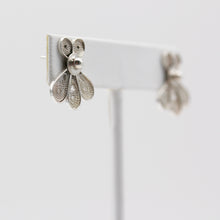 Load image into Gallery viewer, Earrings - Playing with feathers
