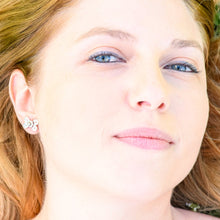 Load image into Gallery viewer, Earrings - Little bow
