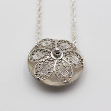 Load image into Gallery viewer, Necklace - Flower on base
