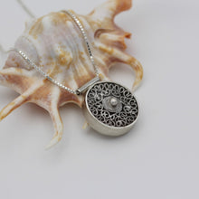 Charger l&#39;image dans la galerie, Collier - Médaillon pirate
