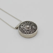 Charger l&#39;image dans la galerie, Collier - Médaillon pirate

