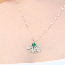 Load image into Gallery viewer, Necklace - Plumes et malachite
